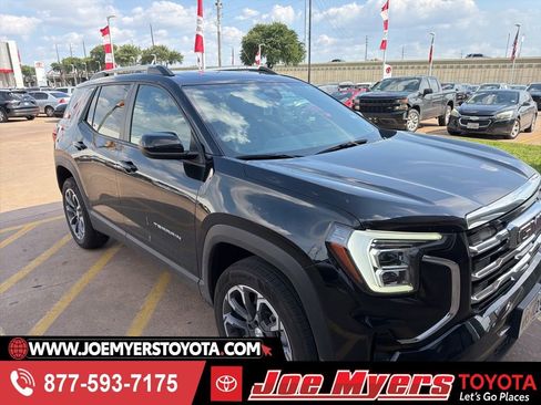 Used 2026 GMC Terrain Elevation w/ Elevation Premium Package FWD image 1