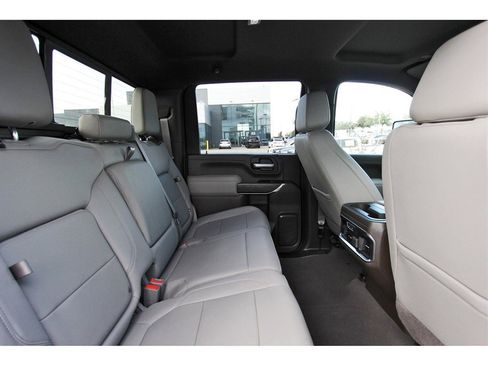 Used 2023 GMC Sierra 2500 SLT w/ SLT Convenience Package image 9