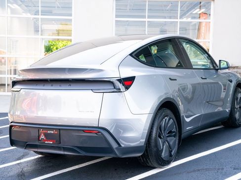 Used 2026 Tesla Model Y Long Range AWD/4WD image 12