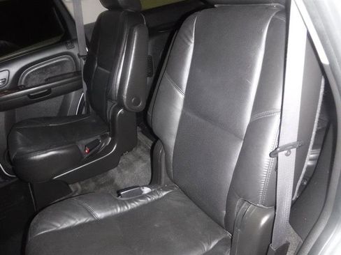 Used 2011 Cadillac Escalade Luxury AWD/4WD image 35