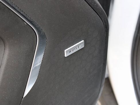 Used 2023 GMC Yukon SLT w/ SLT Premium Package image 24