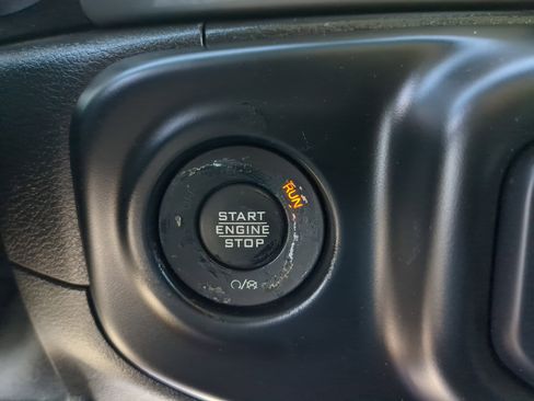 Used 2020 Jeep Gladiator Overland w/ Safety Group image 34