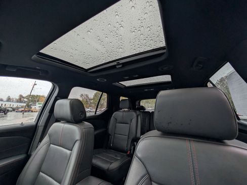 Used 2023 Chevrolet Traverse RS image 7