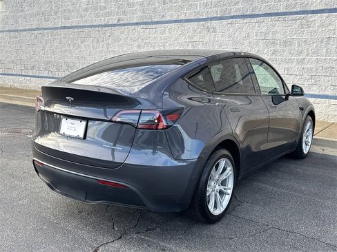Used 2021 Tesla Model Y Long Range image 7
