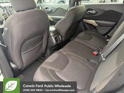 Used 2017 Jeep Cherokee Latitude image 27