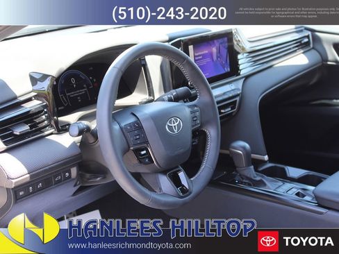 Used 2025 Toyota Camry SE FWD image 11