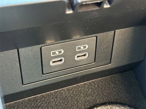 Used 2025 Toyota Prius LE image 39