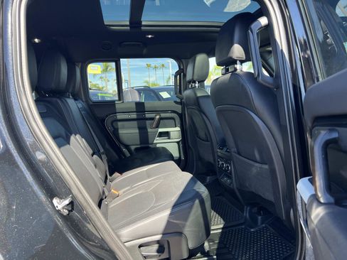 Used 2023 Land Rover Defender 130 X-Dynamic SE image 34