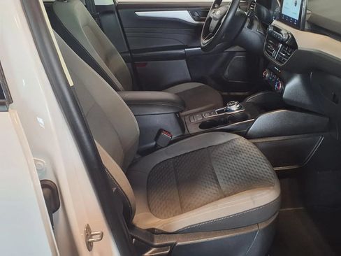 Used 2022 Ford Escape SE FWD image 12
