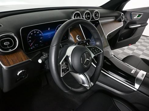 Used 2026 Mercedes-Benz GLC 300 image 6