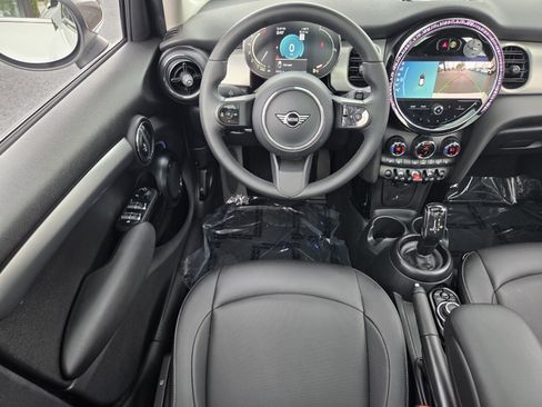 Used 2024 MINI Cooper 4-Door Hardtop FWD image 12