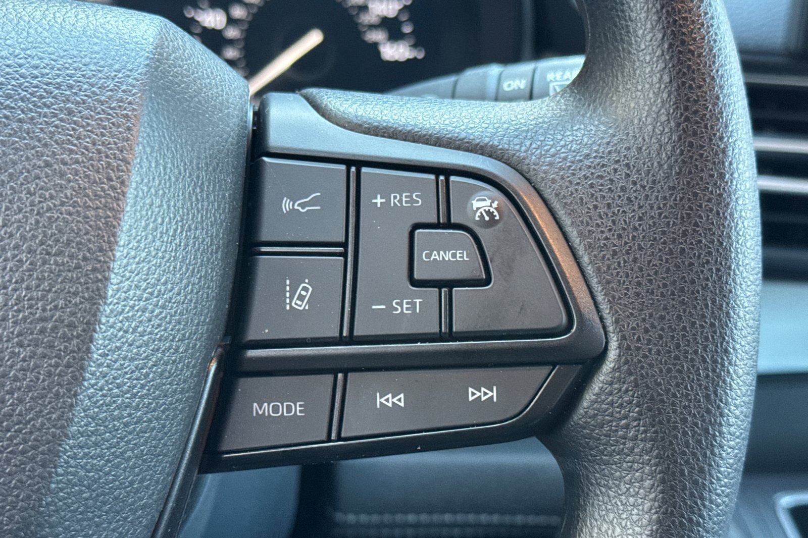 Certified 2026 Toyota Sienna LE FWD image 33