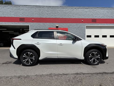 Used 2024 Toyota bZ4X AWD w/ Weather Package image 2