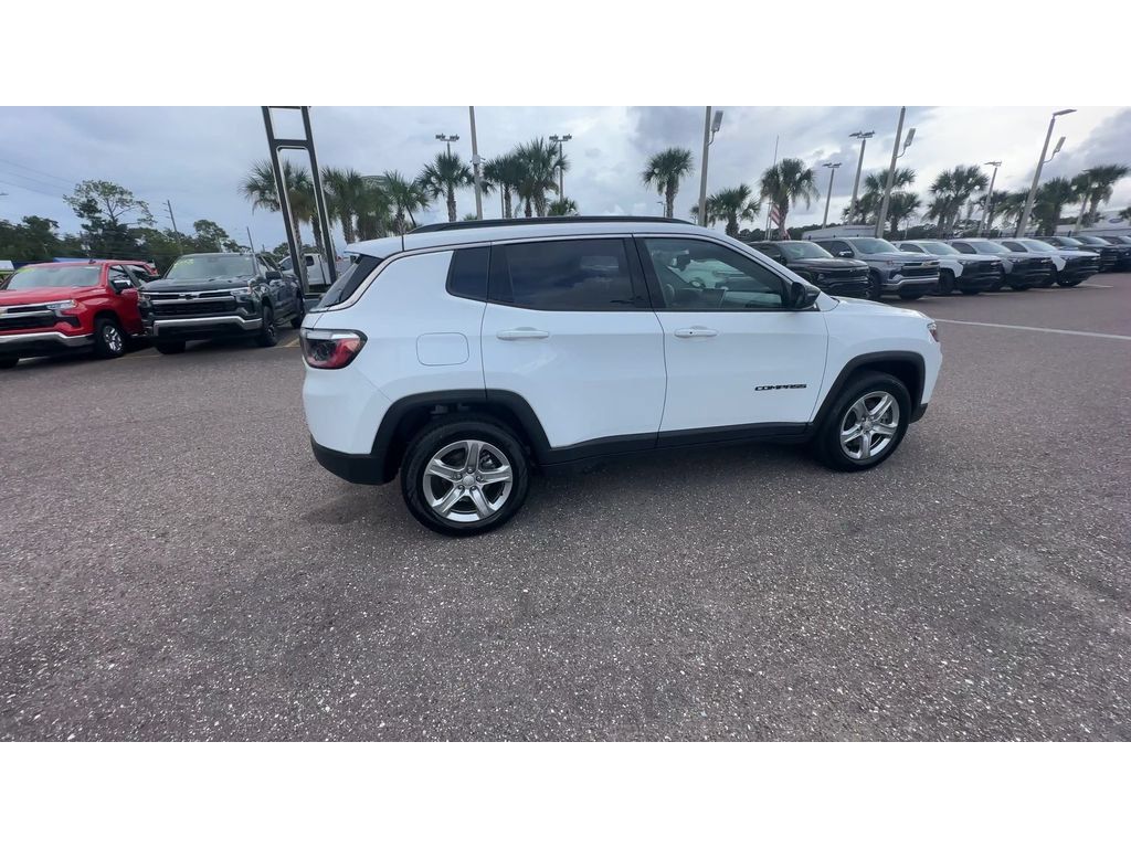 Used 2024 Jeep Compass Latitude AWD/4WD image 8
