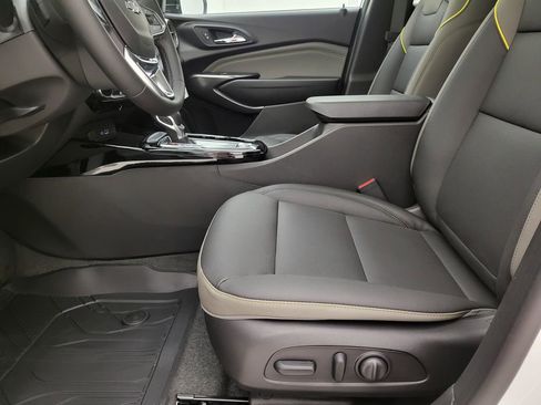 New 2026 Chevrolet Trax ACTIV w/ Sunroof Package image 2
