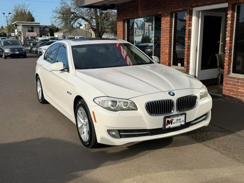 Used 2013 BMW 528i xDrive Sedan image 1