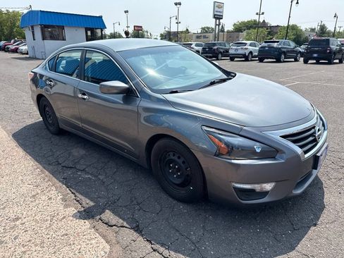 Used 2015 Nissan Altima 2.5 S w/ Power Driver Seat Package FWD image 4