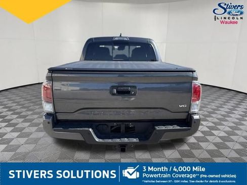 Used 2022 Toyota Tacoma TRD Sport w/ TRD Premium Sport Package AWD/4WD image 7