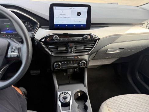 Used 2021 Ford Escape SE image 17