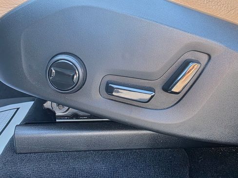 Used 2020 Volvo XC60 T5 Momentum image 26