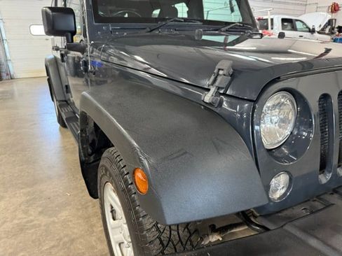Used 2018 Jeep Wrangler Unlimited Sport AWD/4WD image 2