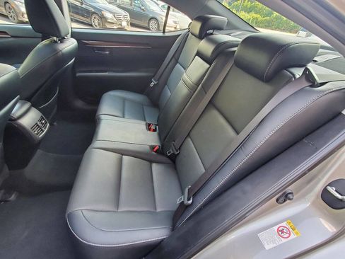 Used 2018 Lexus ES 350 w/ Premier Package image 11