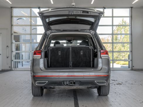 Used 2024 Volkswagen Atlas SE AWD/4WD image 16