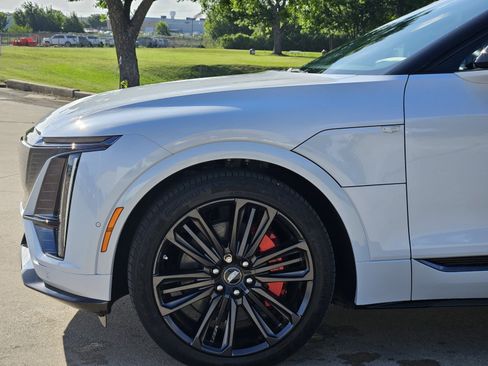 New 2026 Cadillac Lyriq V w/ Exterior Carbon Fiber Package AWD/4WD image 6