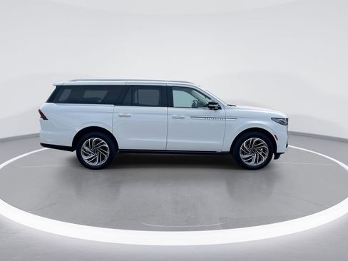 Used 2025 Lincoln Navigator L Reserve AWD/4WD image 9