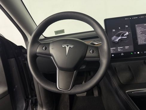 Used 2025 Tesla Model Y Long Range image 31
