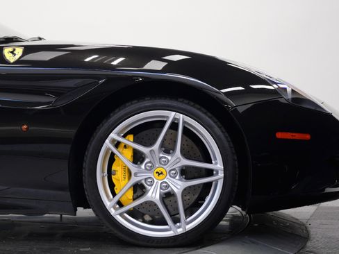 Used 2015 Ferrari California T RWD image 53