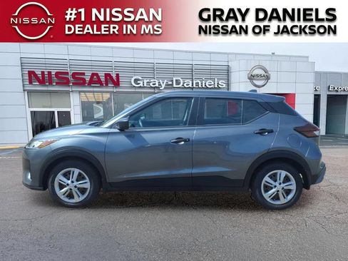 Used 2022 Nissan Kicks S FWD image 4