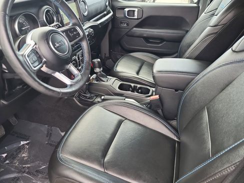 Used 2022 Jeep Wrangler Unlimited Rubicon 4xe w/ Cold Weather Group AWD/4WD image 10