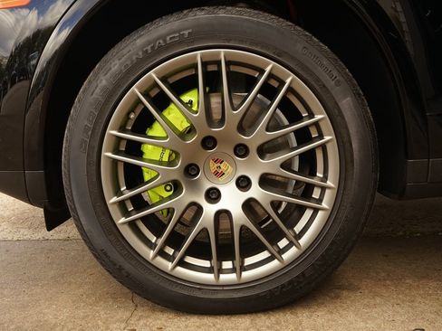 Used 2017 Porsche Cayenne S image 34