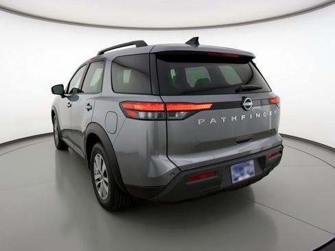 Used 2025 Nissan Pathfinder SV image 6