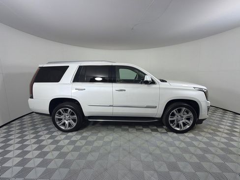 Used 2019 Cadillac Escalade Luxury AWD/4WD image 4