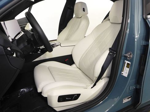 Certified 2024 BMW 530i w/ Premium Package RWD image 22