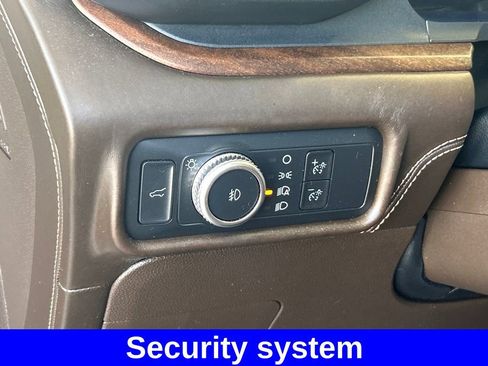 Used 2022 Ford Explorer King Ranch image 36