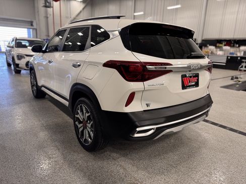 Certified 2023 Kia Seltos SX w/ SX Sunroof Package image 32