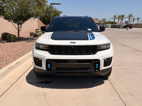 Used 2023 Jeep Grand Cherokee Trailhawk w/ Luxury Tech Group III AWD/4WD image 4
