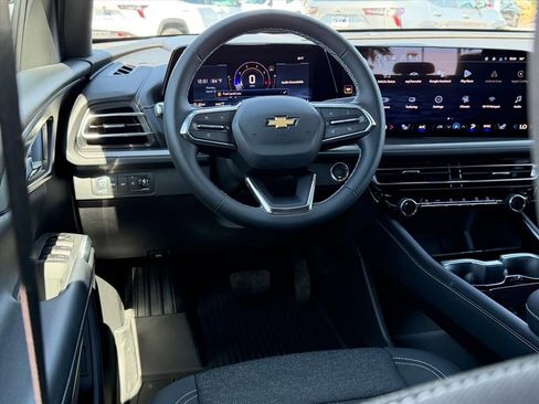 New 2026 Chevrolet Traverse LT w/ Sun and Wheel Package AWD/4WD image 7