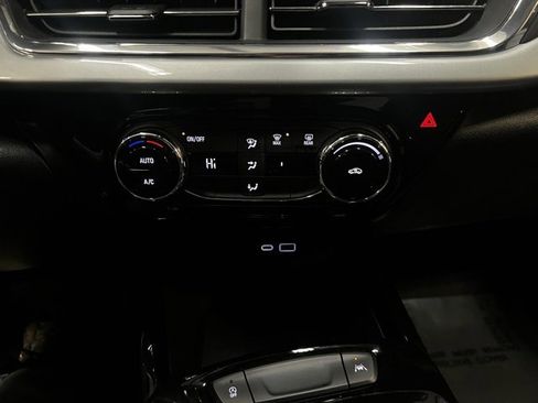 Used 2025 Chevrolet Trax LT image 14