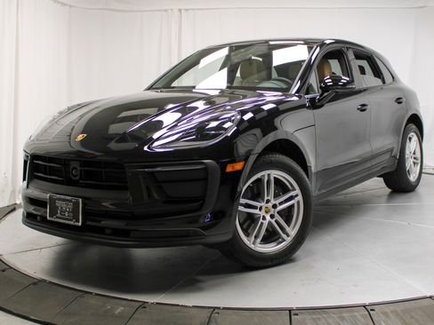 Certified 2025 Porsche Macan image 1