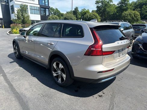 Used 2024 Volvo V60 B5 Cross Country Plus AWD/4WD image 2