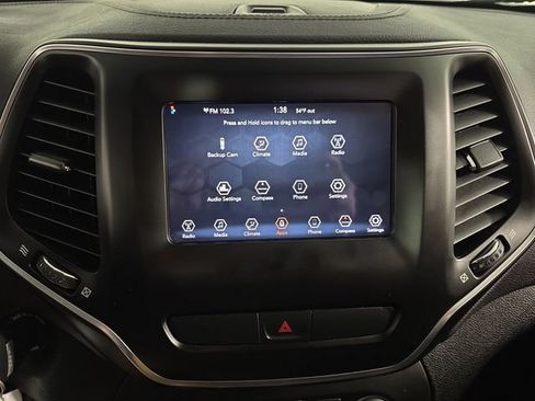 Used 2019 Jeep Cherokee Latitude w/ Popular Appearance Group image 14