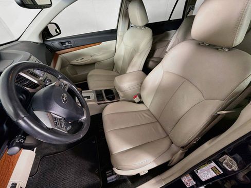 Used 2013 Subaru Outback 2.5i Limited w/ Moonroof Pkg AWD/4WD image 2