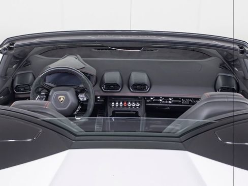 Used 2020 Lamborghini Huracan EVO image 16