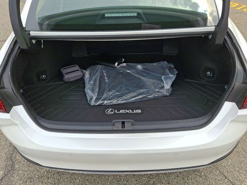 Certified 2025 Lexus ES 300h w/ Technology Package image 30