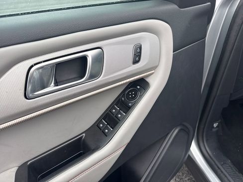 Used 2025 Ford Explorer Active w/ Active Comfort Package image 23