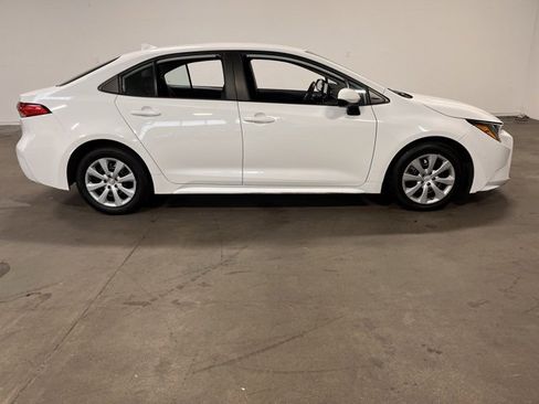 Used 2023 Toyota Corolla LE image 2